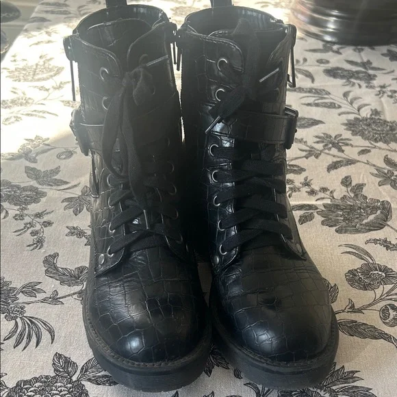 MIA Black Faux Croc-Embossed Combat Boots size 6 - Picture 2 of 8